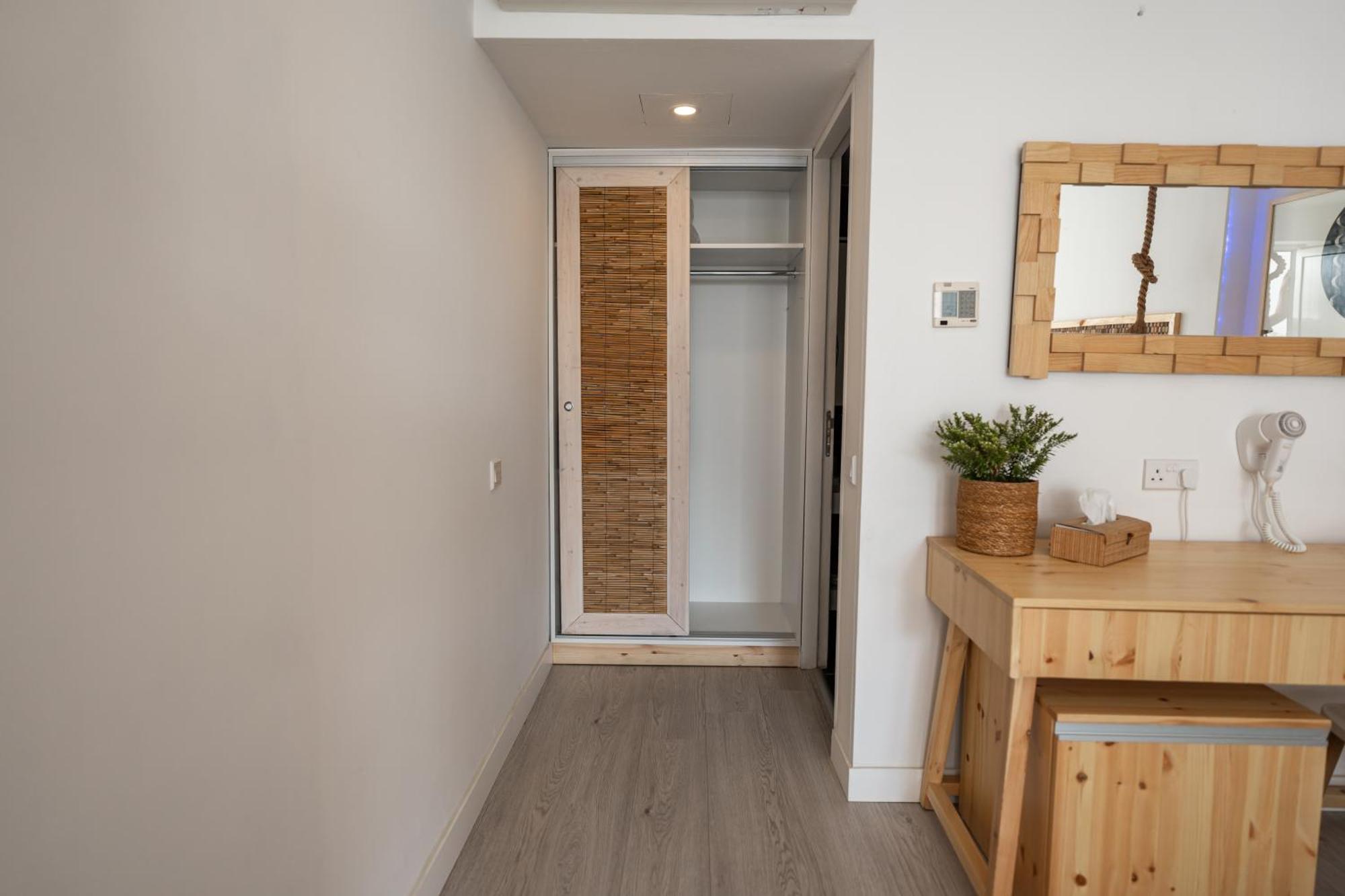 Blue Harbour Boutique Aparthotel Ayia Napa Exterior photo
